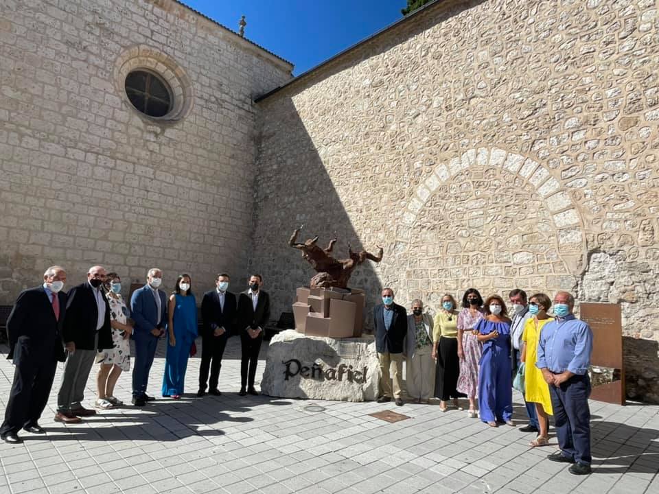 Asistencia a la inauguración de la exposición VI Centenario del nacimiento de Principe de Viana